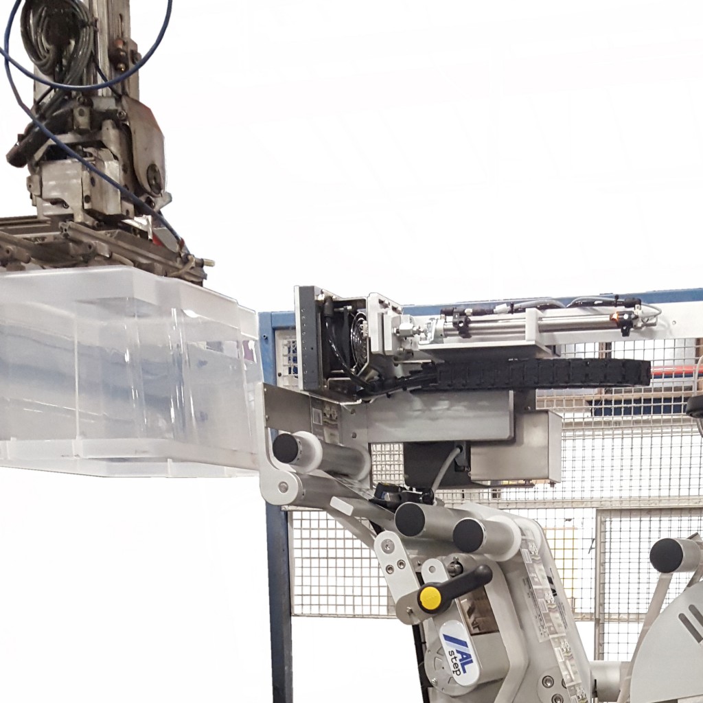 Robot Presentation Injection Moulding Labelling System - ALTech UK