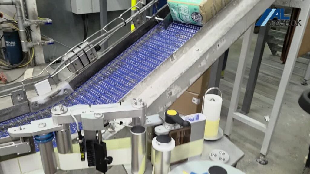 Flour Shrink Pack Labelling Machine